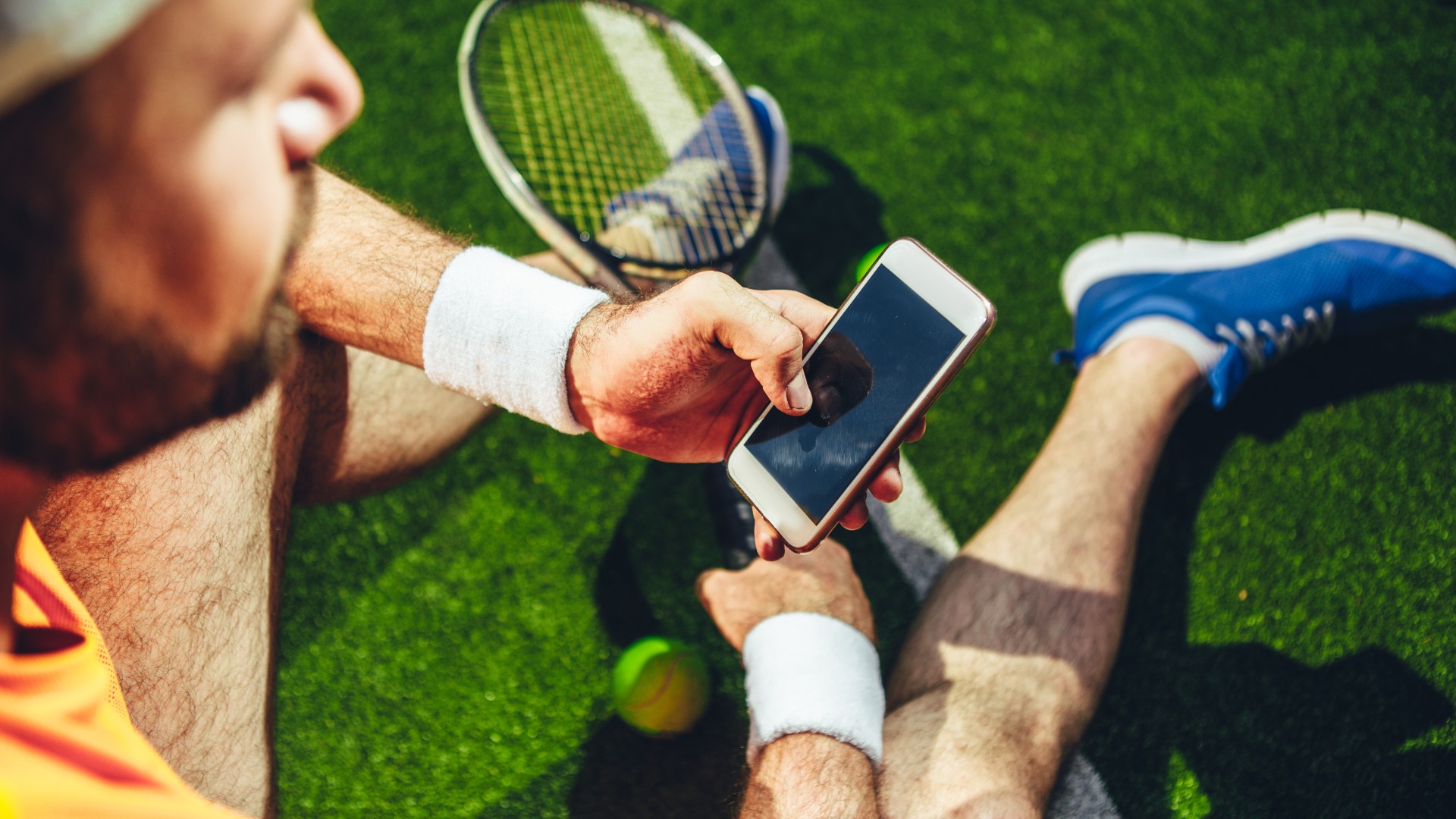 Tennis-Player-with-Phone